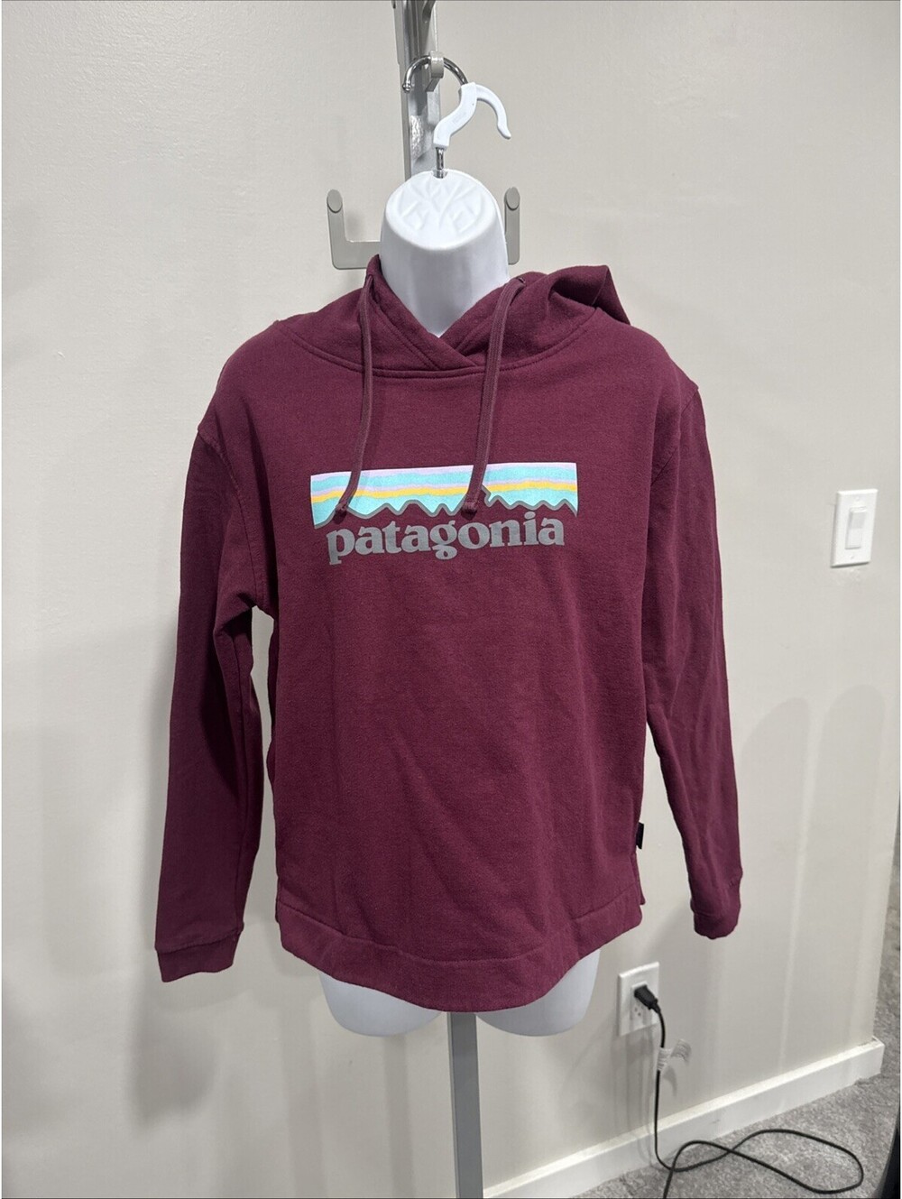 Patagonia 'Worn Wear' WM Small Merlot Red Graphic Hoodie Sweatshirt
